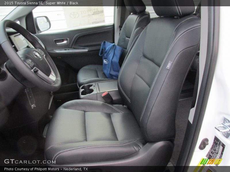 Super White / Black 2015 Toyota Sienna SE