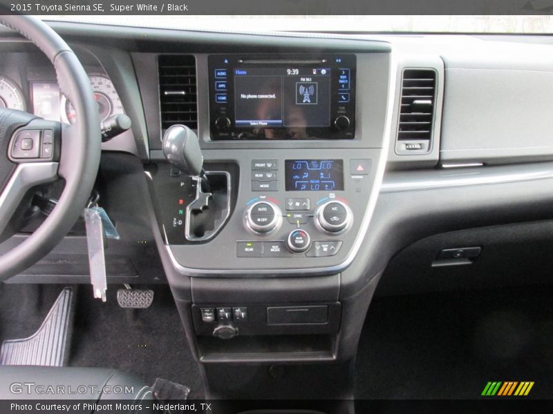 Super White / Black 2015 Toyota Sienna SE