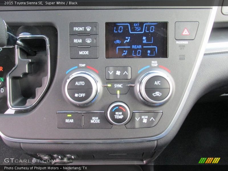Super White / Black 2015 Toyota Sienna SE