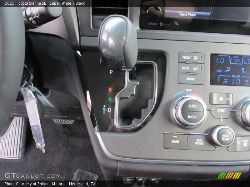 Super White / Black 2015 Toyota Sienna SE