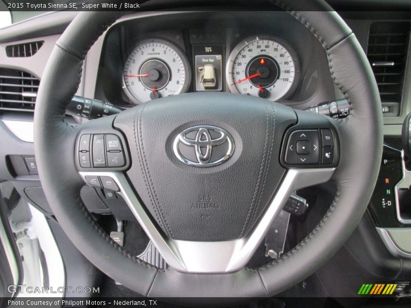 Super White / Black 2015 Toyota Sienna SE