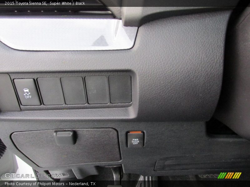 Super White / Black 2015 Toyota Sienna SE