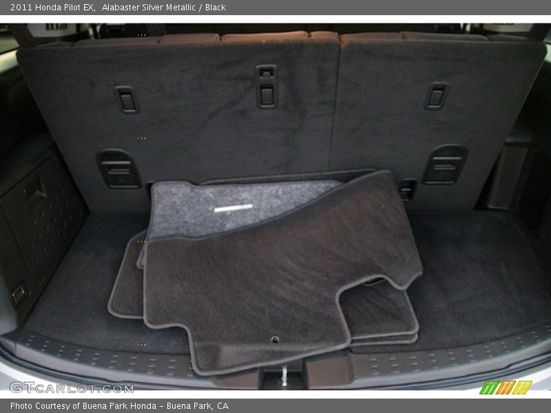Alabaster Silver Metallic / Black 2011 Honda Pilot EX