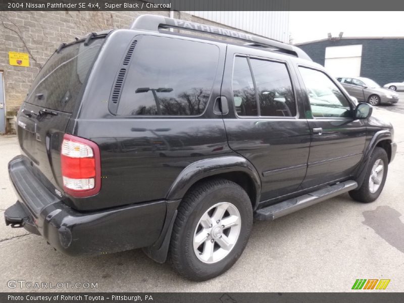 Super Black / Charcoal 2004 Nissan Pathfinder SE 4x4