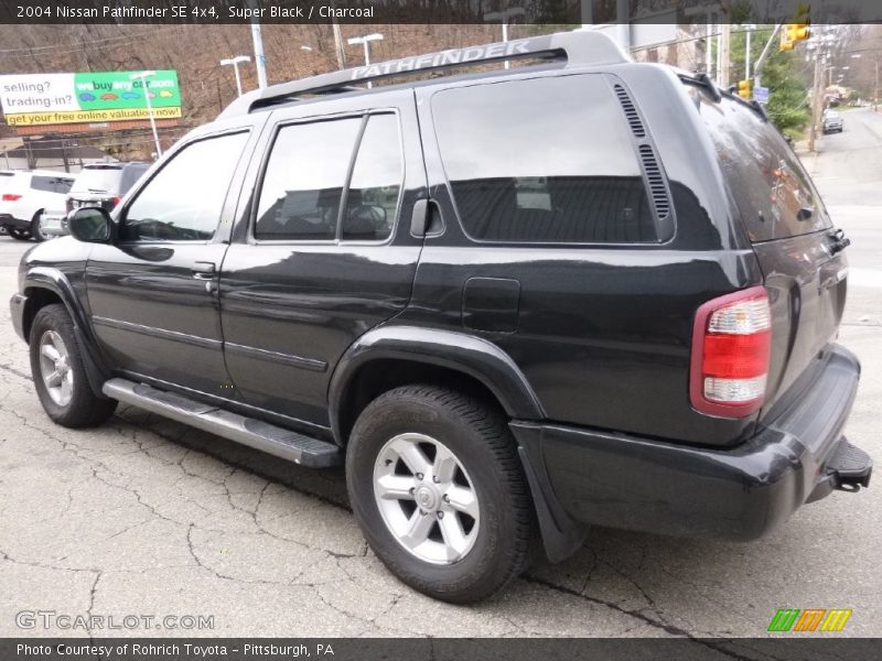 Super Black / Charcoal 2004 Nissan Pathfinder SE 4x4