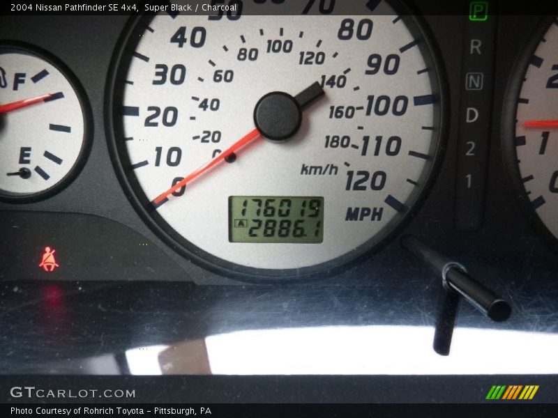 Super Black / Charcoal 2004 Nissan Pathfinder SE 4x4
