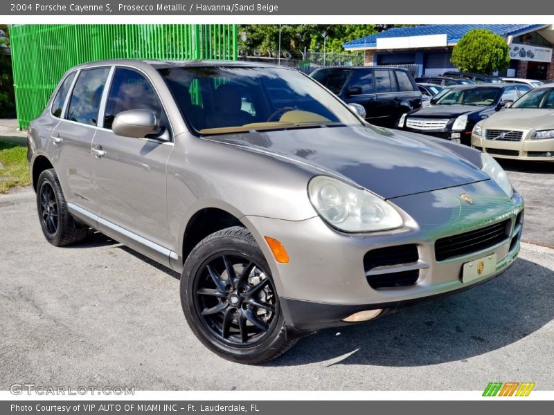 Front 3/4 View of 2004 Cayenne S