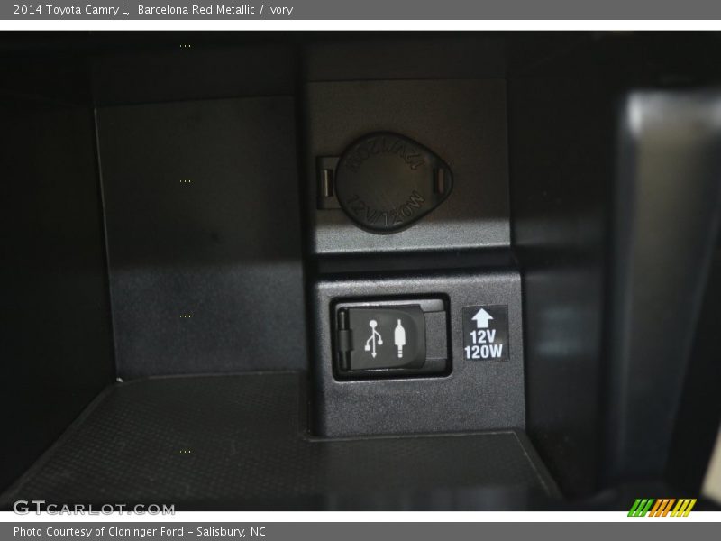 Barcelona Red Metallic / Ivory 2014 Toyota Camry L
