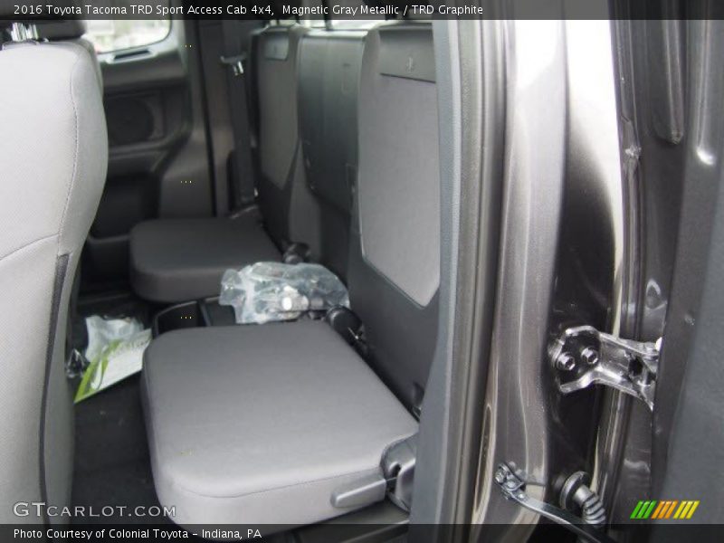 Magnetic Gray Metallic / TRD Graphite 2016 Toyota Tacoma TRD Sport Access Cab 4x4
