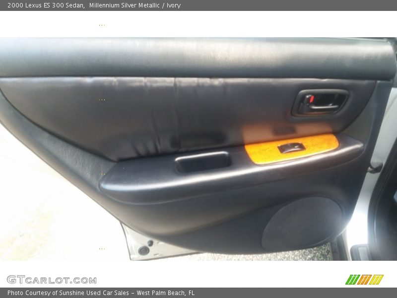 Millennium Silver Metallic / Ivory 2000 Lexus ES 300 Sedan