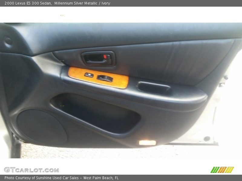 Millennium Silver Metallic / Ivory 2000 Lexus ES 300 Sedan