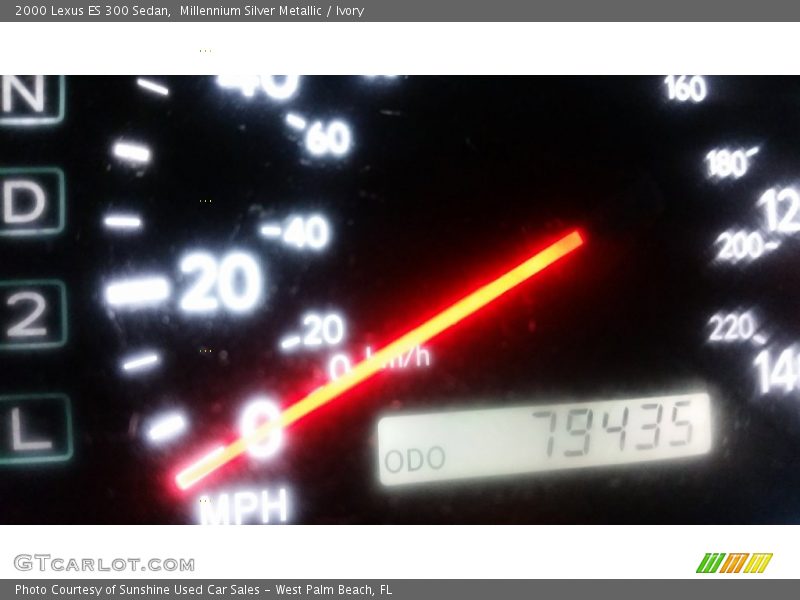 Millennium Silver Metallic / Ivory 2000 Lexus ES 300 Sedan