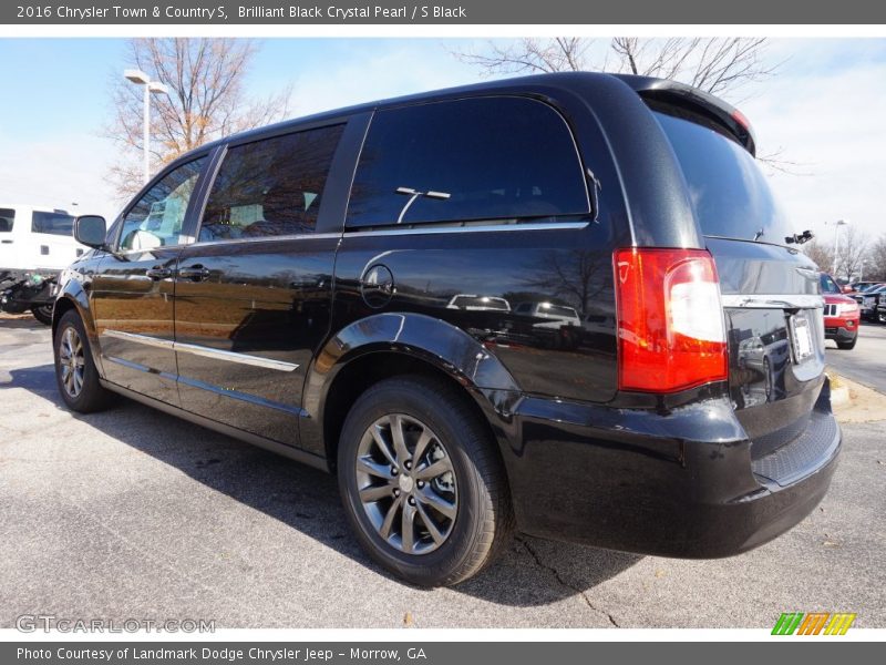 Brilliant Black Crystal Pearl / S Black 2016 Chrysler Town & Country S