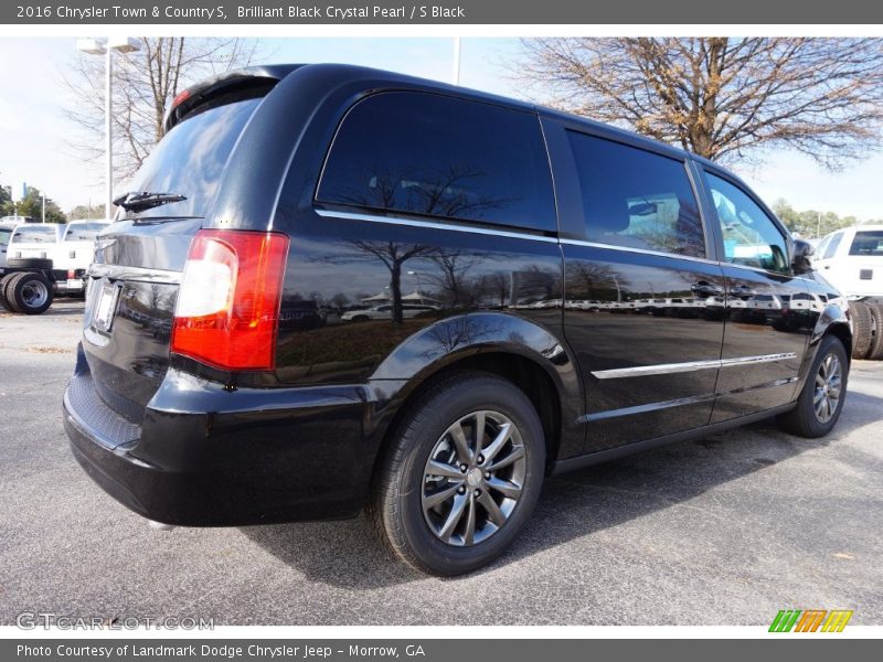Brilliant Black Crystal Pearl / S Black 2016 Chrysler Town & Country S