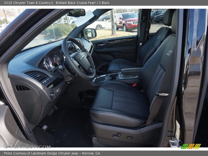 Brilliant Black Crystal Pearl / S Black 2016 Chrysler Town & Country S
