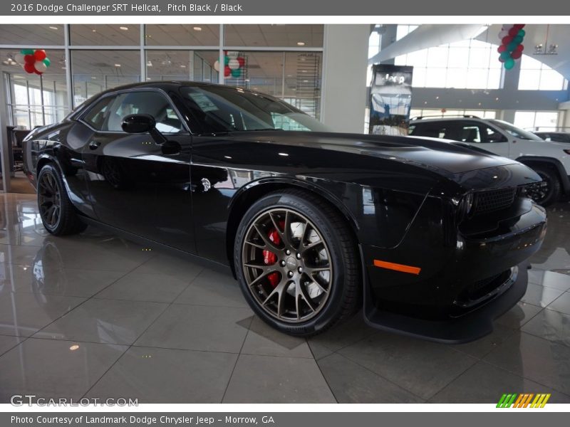 Front 3/4 View of 2016 Challenger SRT Hellcat