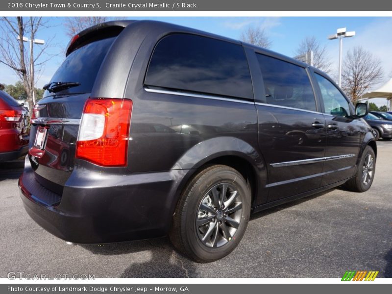 Granite Crystal Metallic / S Black 2016 Chrysler Town & Country S