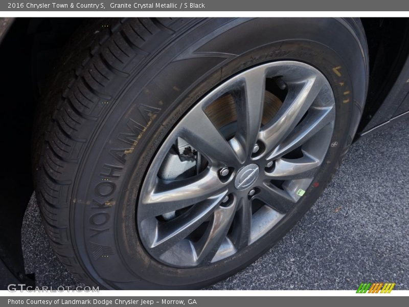 Granite Crystal Metallic / S Black 2016 Chrysler Town & Country S
