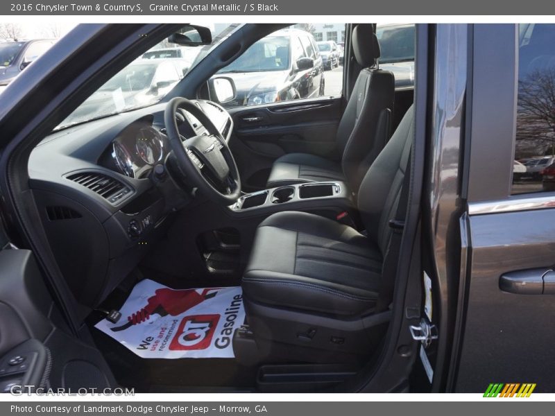 Granite Crystal Metallic / S Black 2016 Chrysler Town & Country S