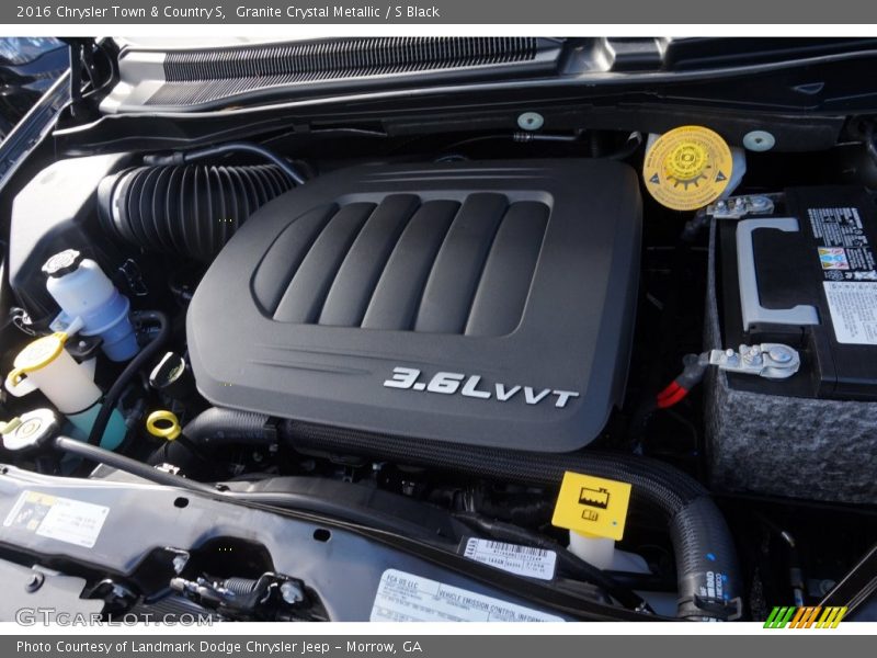 Granite Crystal Metallic / S Black 2016 Chrysler Town & Country S