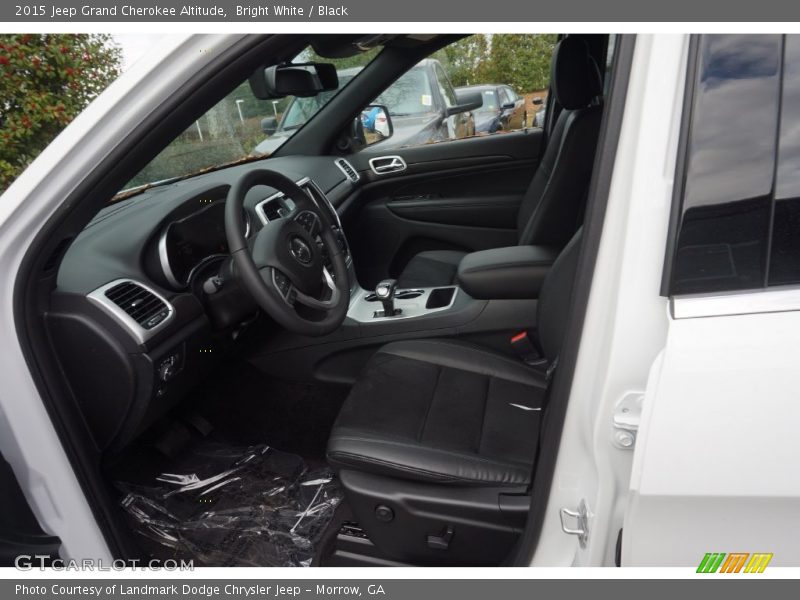 Bright White / Black 2015 Jeep Grand Cherokee Altitude