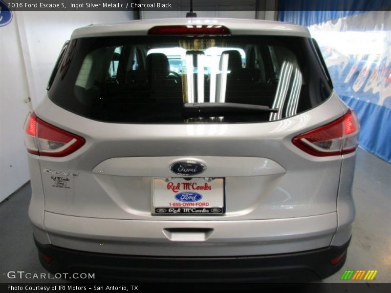 Ingot Silver Metallic / Charcoal Black 2016 Ford Escape S