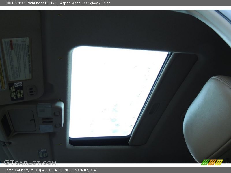 Aspen White Pearlglow / Beige 2001 Nissan Pathfinder LE 4x4