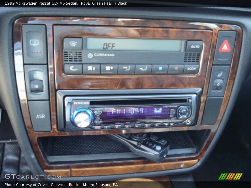 Royal Green Pearl / Black 1999 Volkswagen Passat GLX V6 Sedan