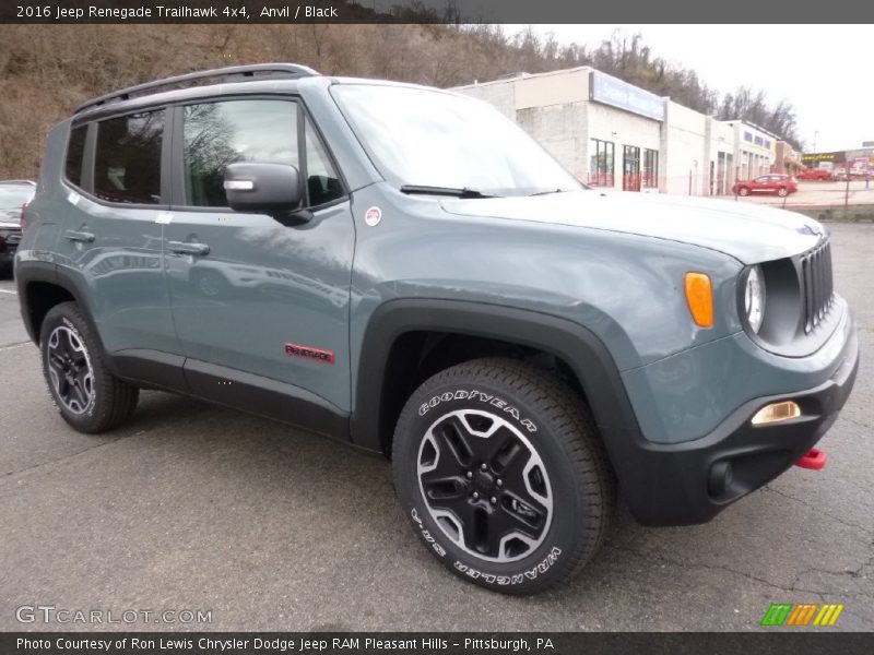 Front 3/4 View of 2016 Renegade Trailhawk 4x4