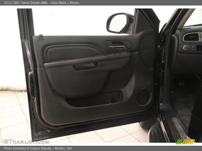 Onyx Black / Ebony 2011 GMC Yukon Denali AWD