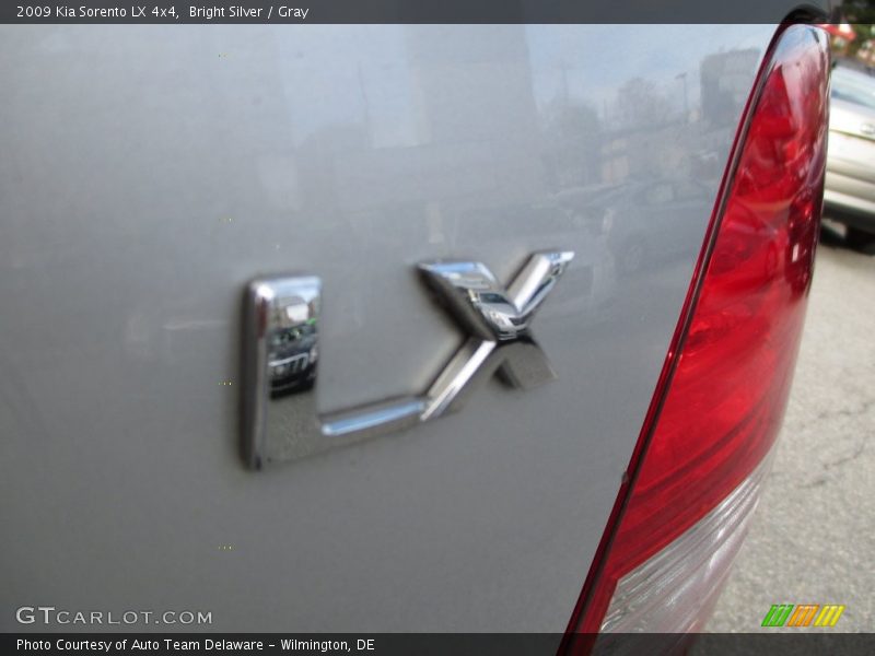 Bright Silver / Gray 2009 Kia Sorento LX 4x4