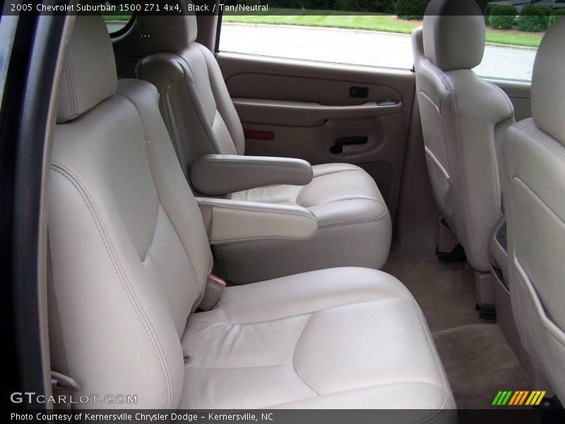 Black / Tan/Neutral 2005 Chevrolet Suburban 1500 Z71 4x4
