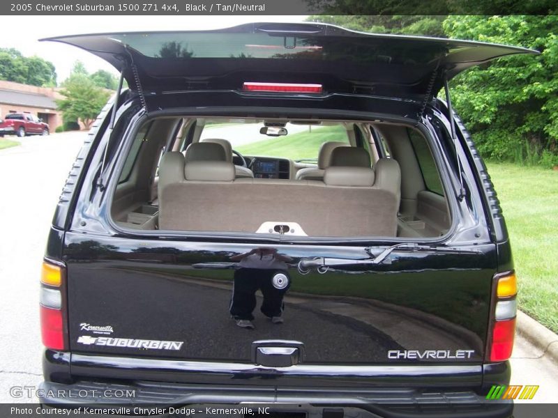Black / Tan/Neutral 2005 Chevrolet Suburban 1500 Z71 4x4