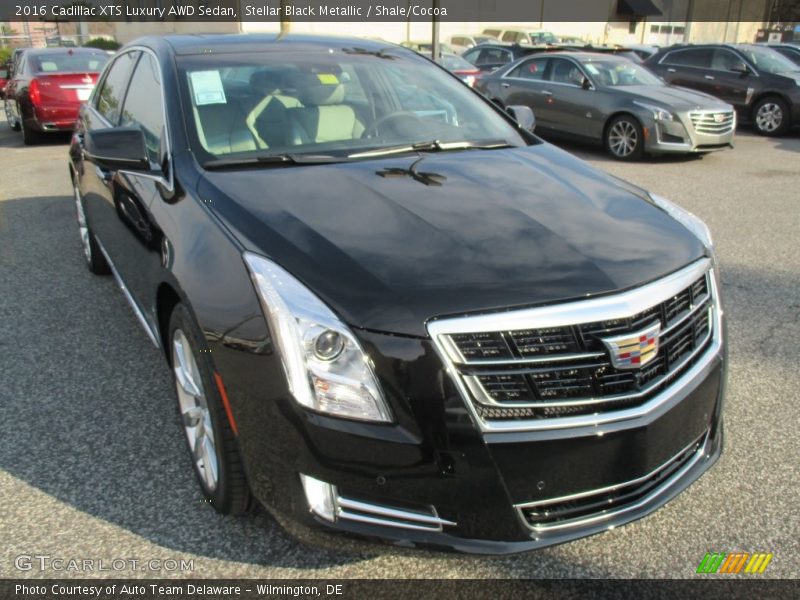 Front 3/4 View of 2016 XTS Luxury AWD Sedan