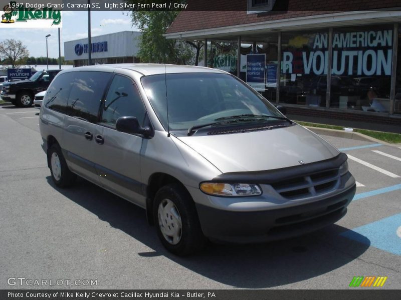 Light Silver Fern Pearl / Gray 1997 Dodge Grand Caravan SE