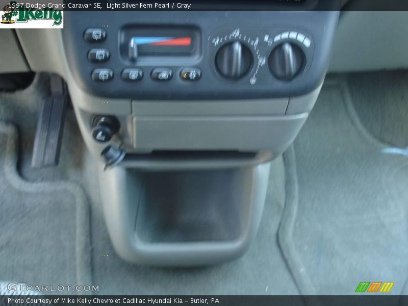 Light Silver Fern Pearl / Gray 1997 Dodge Grand Caravan SE