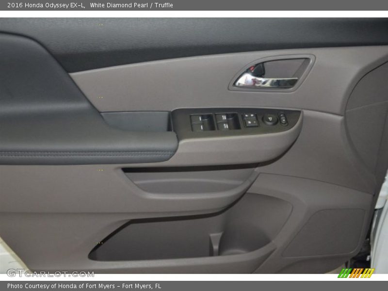White Diamond Pearl / Truffle 2016 Honda Odyssey EX-L