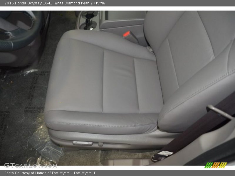 White Diamond Pearl / Truffle 2016 Honda Odyssey EX-L