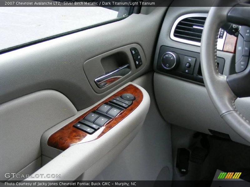 Silver Birch Metallic / Dark Titanium/Light Titanium 2007 Chevrolet Avalanche LTZ