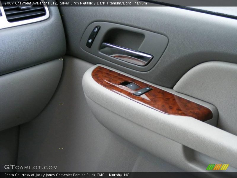 Silver Birch Metallic / Dark Titanium/Light Titanium 2007 Chevrolet Avalanche LTZ