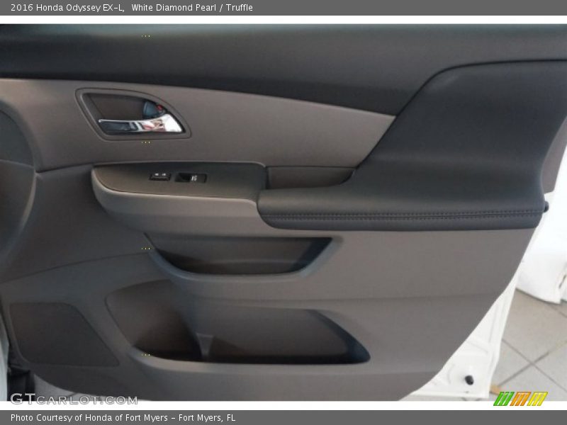 White Diamond Pearl / Truffle 2016 Honda Odyssey EX-L