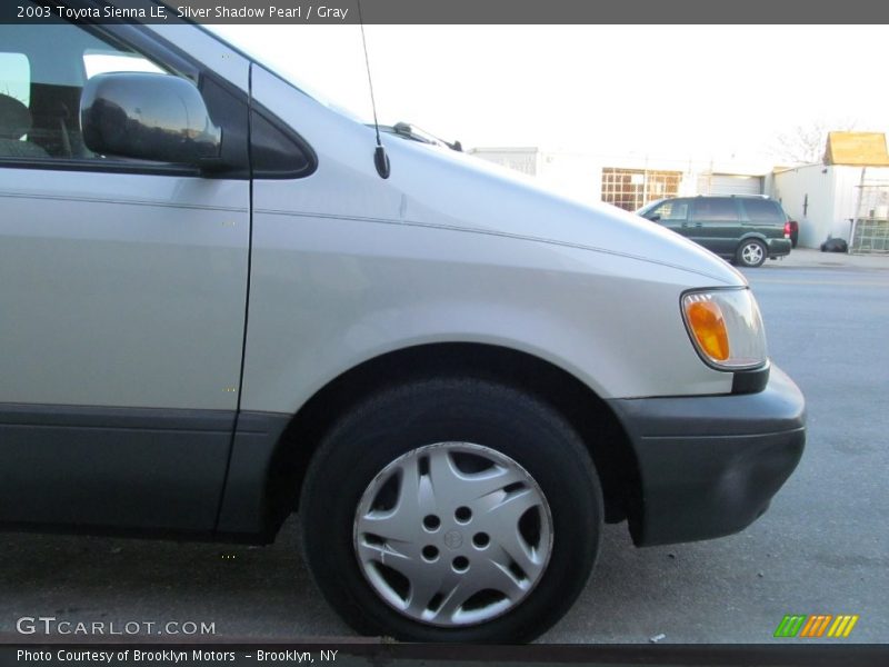 Silver Shadow Pearl / Gray 2003 Toyota Sienna LE