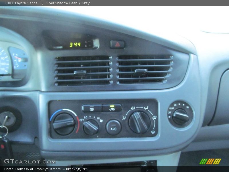 Controls of 2003 Sienna LE