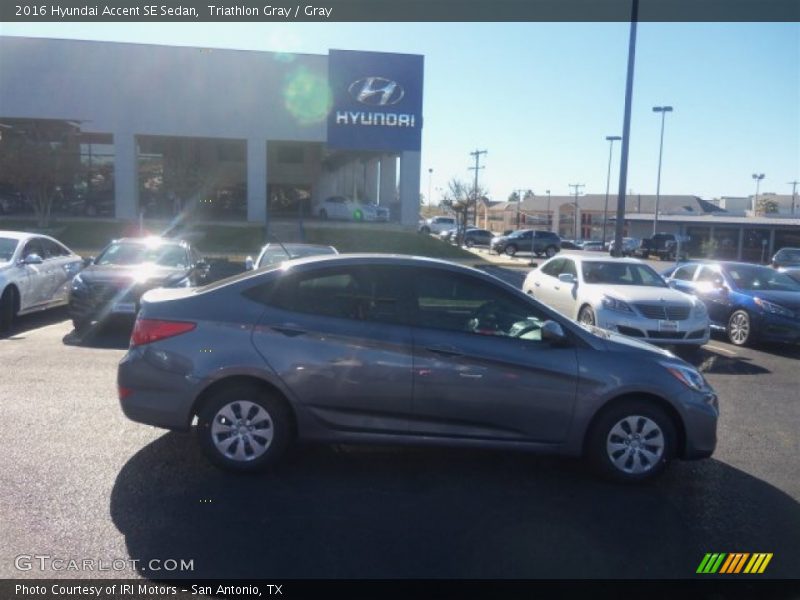 Triathlon Gray / Gray 2016 Hyundai Accent SE Sedan