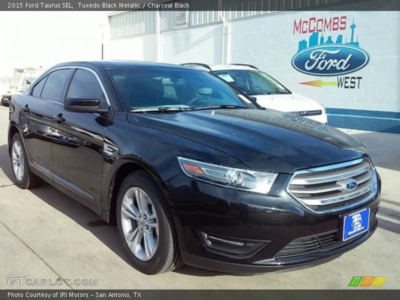 Tuxedo Black Metallic / Charcoal Black 2015 Ford Taurus SEL
