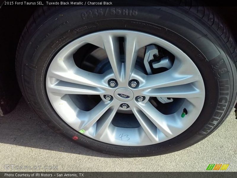 Tuxedo Black Metallic / Charcoal Black 2015 Ford Taurus SEL