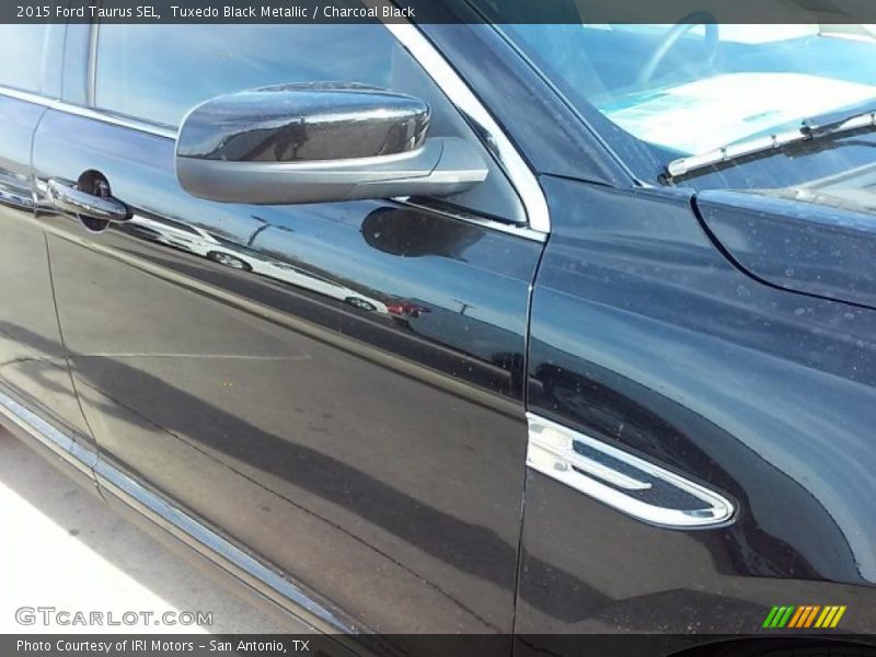 Tuxedo Black Metallic / Charcoal Black 2015 Ford Taurus SEL