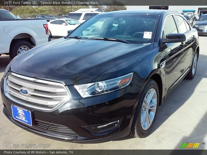 Tuxedo Black Metallic / Charcoal Black 2015 Ford Taurus SEL