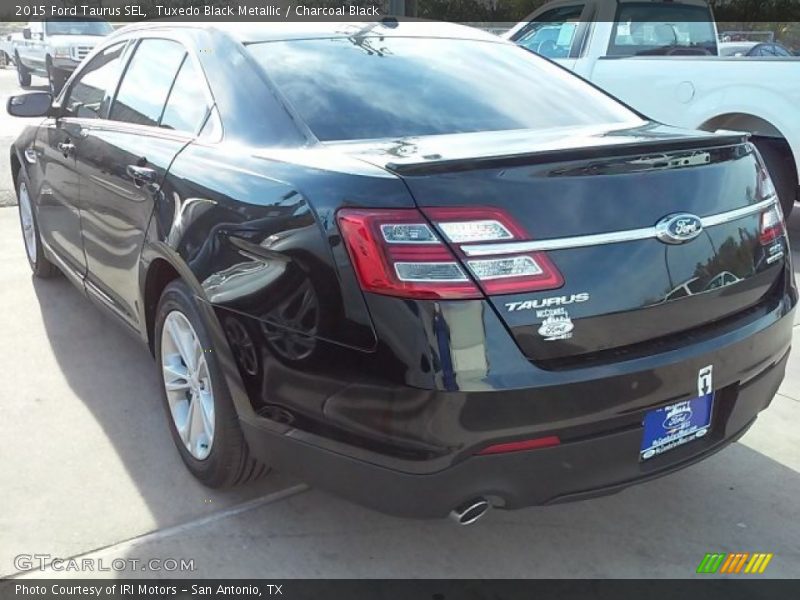 Tuxedo Black Metallic / Charcoal Black 2015 Ford Taurus SEL