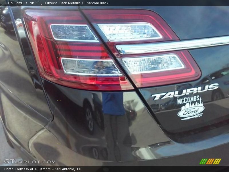 Tuxedo Black Metallic / Charcoal Black 2015 Ford Taurus SEL